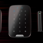 Ajax alarm nabízí okamžité upozornění do mobilu.